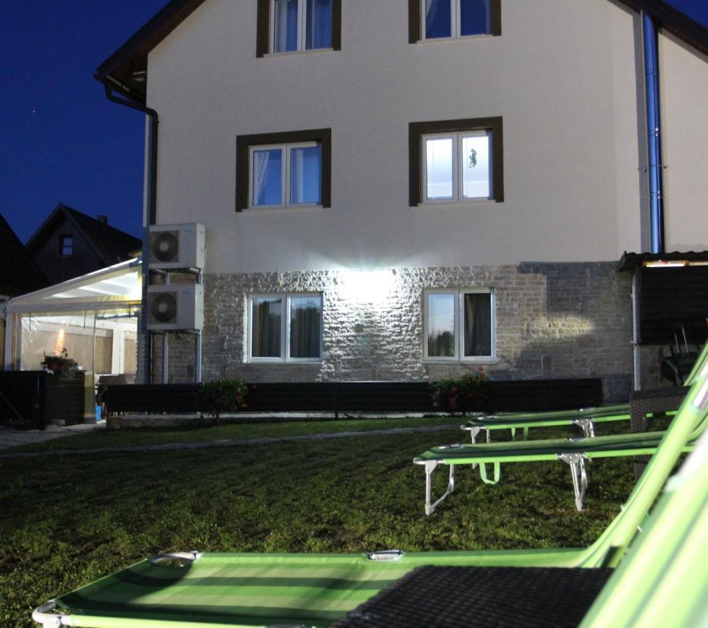 Bed and Breakfast Millenium House 1 Jezerce Exterior foto