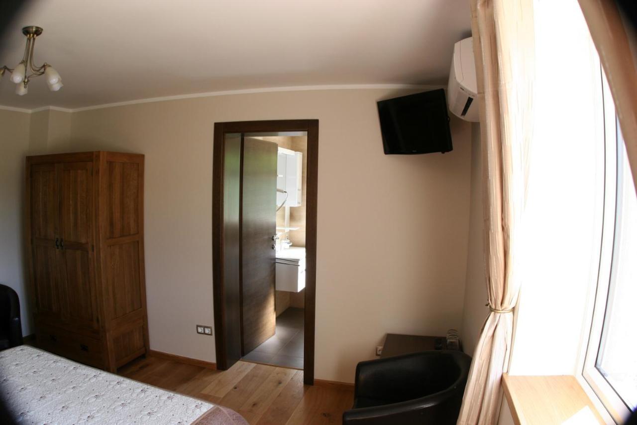 Bed and Breakfast Millenium House 1 Jezerce Exterior foto