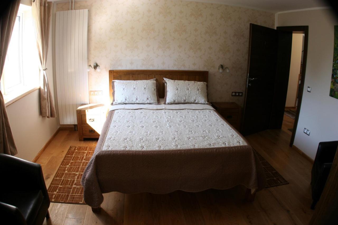 Bed and Breakfast Millenium House 1 Jezerce Exterior foto